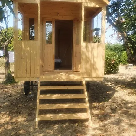La Roulotte Depote Monbequi