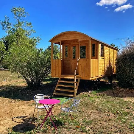 La Roulotte Depote Bed & Breakfast