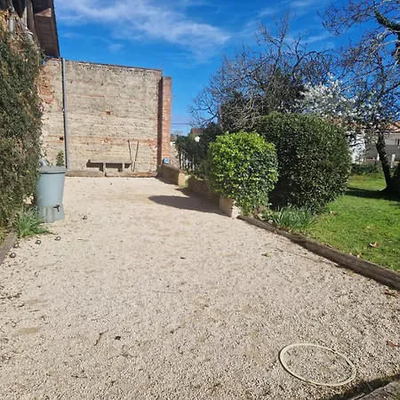 La Roulotte Depote Monbéqui