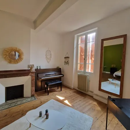 La Roulotte Depote Monbéqui