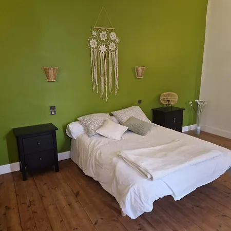 Oda ve Kahvaltı La Roulotte Depote Monbéqui